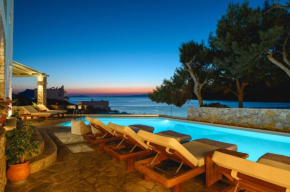 Yperia Hotel